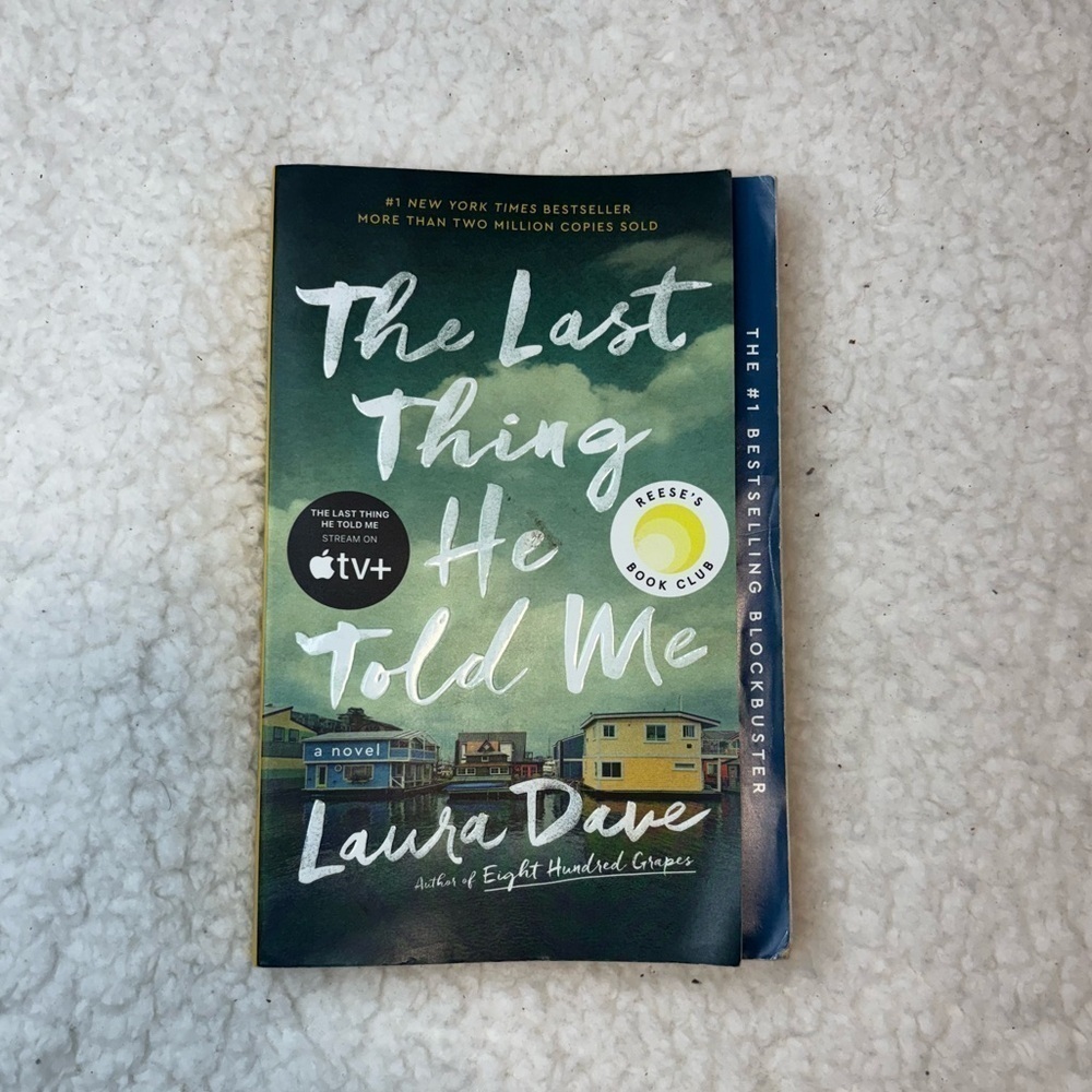 The last thing he told me by Laura Dave Paperback Book